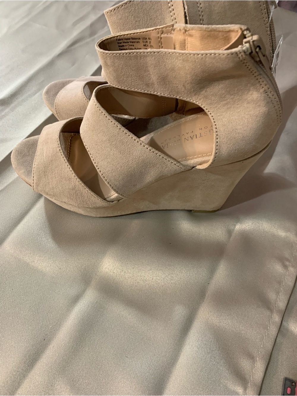Christian Siriano Beige Suede Open-Toe Block Heels  b1/11 - Picture 3 of 7